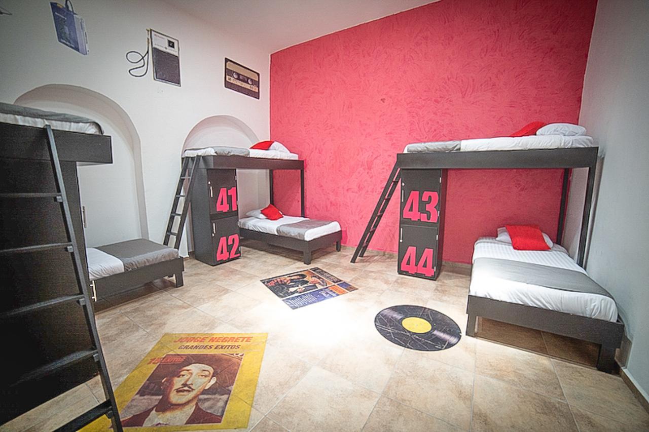 Hostal El Armario Leon Bagian luar foto